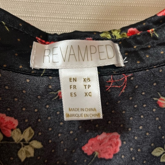 ⚫️ BOGO Revamped Black and Red Floral Blouse Cropped Long Sleeve Size XS - Picture 5 of 9